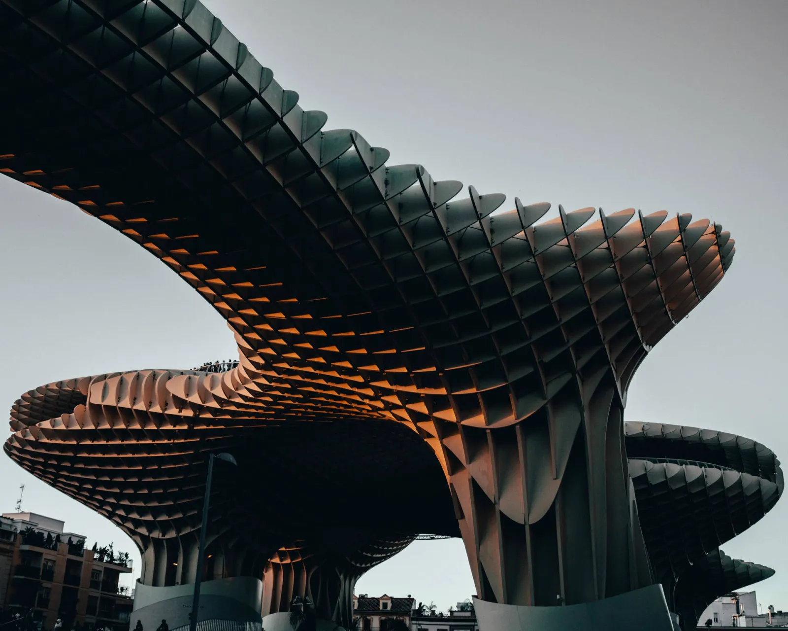 Detalle arquitectónico contemporáneo que ilustra el cuidado del diseño residencial